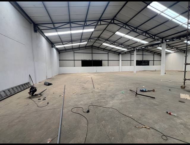 1,214M² WAREHOUSE TO LET IN COSMO BUSINESS PARK